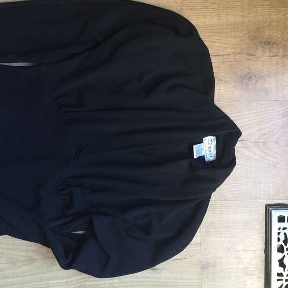 Sportswear - Picture 3 of 4